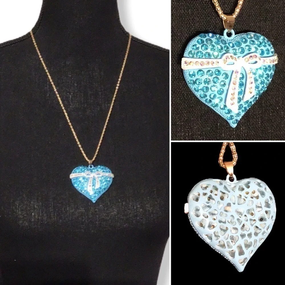 Boutique NEW - 3D heart blue gift ribbon necklace
